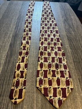 Men's Burgundy and Gold Geometric Silk Tie